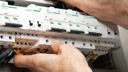 Az elektromos rendszerek védelmezője